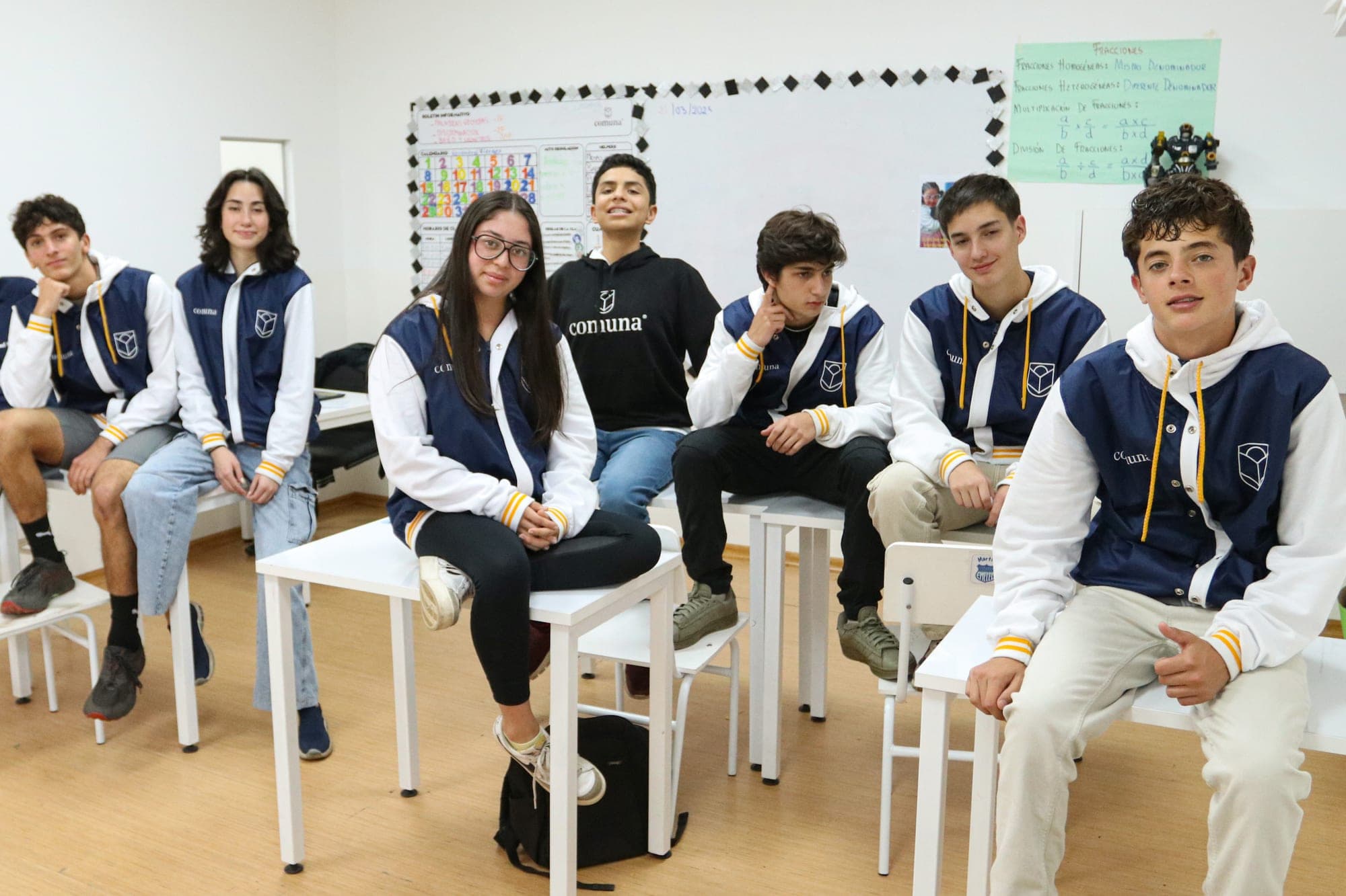 Jóvenes estudiantes de Comuna en una actividad deportiva